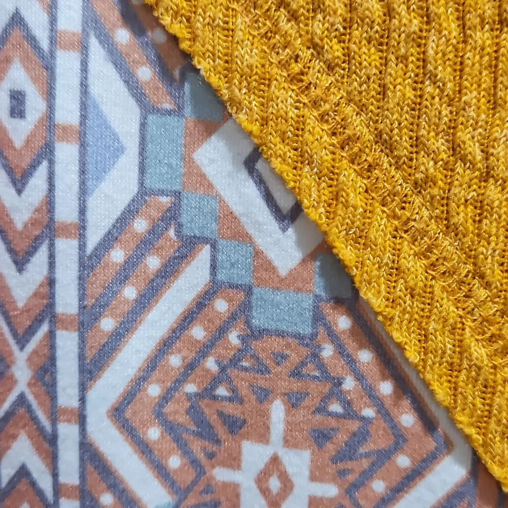 Geometric Patterned Top - Picture 6 of 9